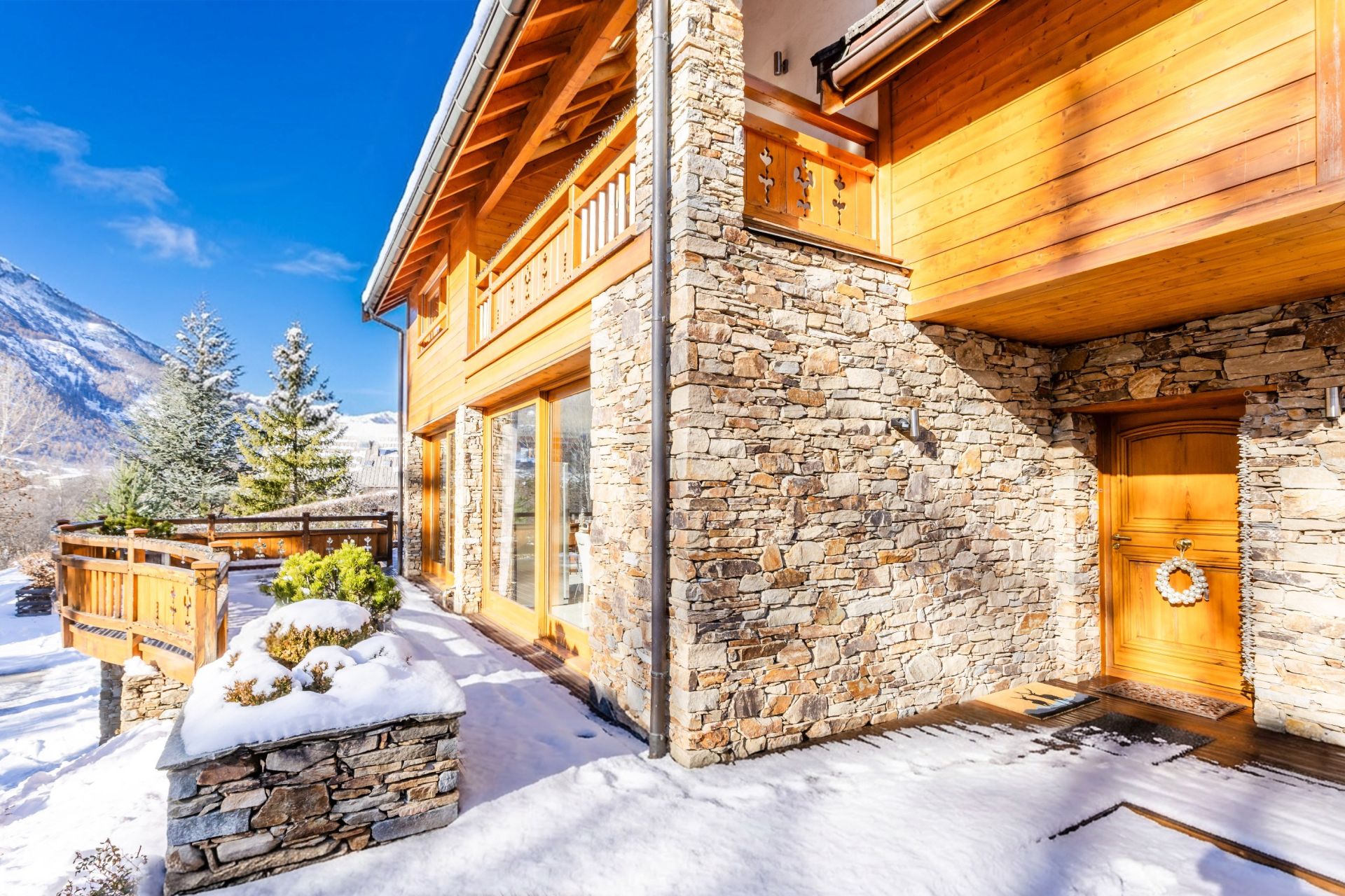 chalet 8 Pièces en vente sur LA SALLE LES ALPES (05240)